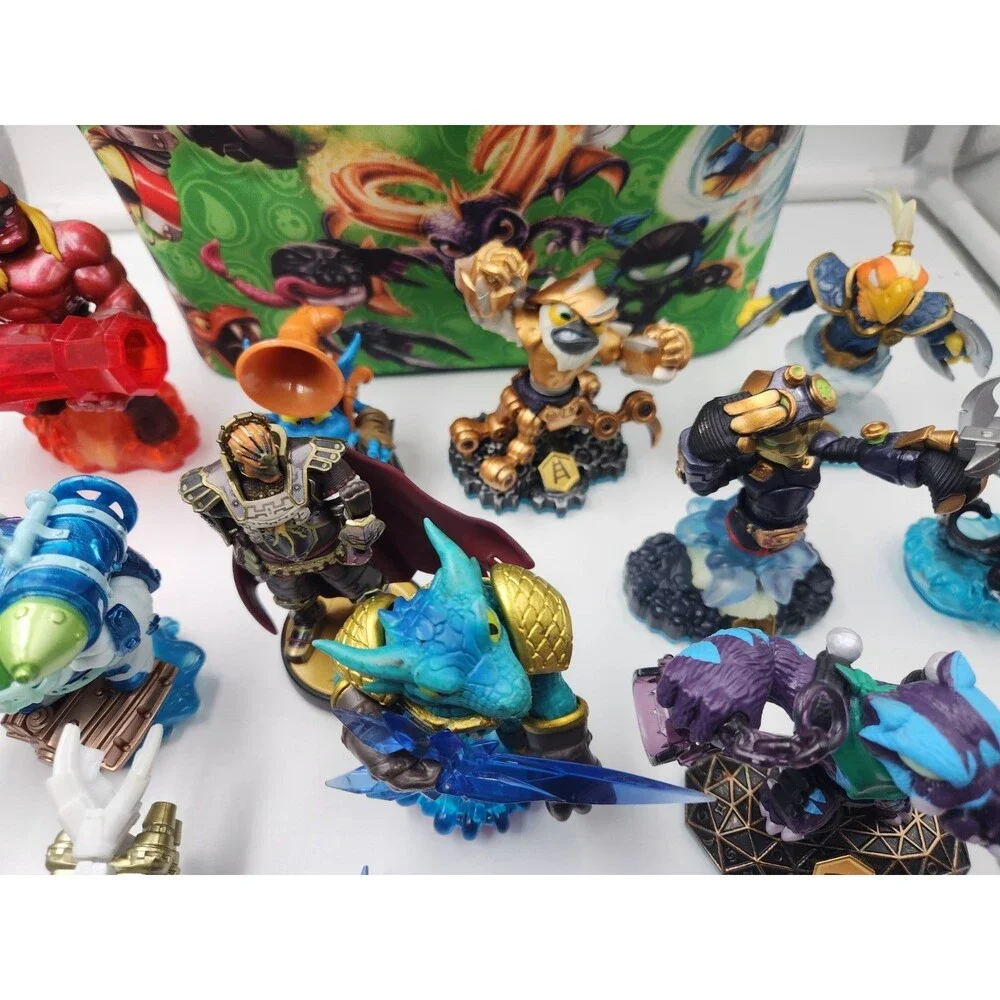 Lot Of 19 Skylanders & Zip Up Carrying Storage Bag Carry Case